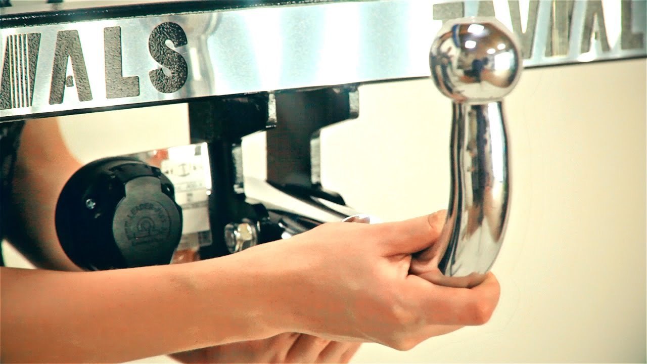 Простота крепления быстросъёмного шара TAVIALS